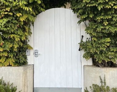 252 Hampton Drive - Photo Thumbnail 1