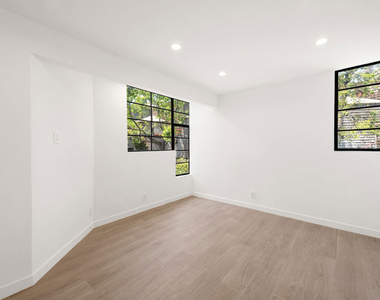 29233 Heathercliff Road - Photo Thumbnail 15