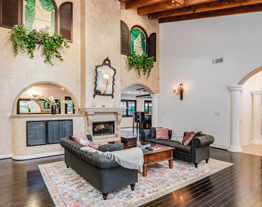 4063 Benedict Canyon Drive - Photo Thumbnail 12