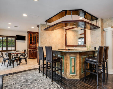 4063 Benedict Canyon Drive - Photo Thumbnail 15