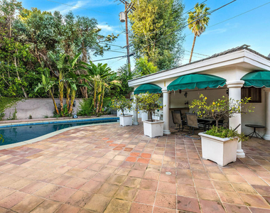 4063 Benedict Canyon Drive - Photo Thumbnail 23
