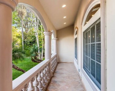 4063 Benedict Canyon Drive - Photo Thumbnail 7