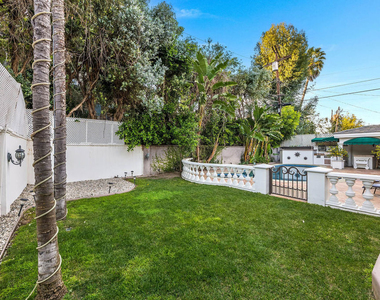 4063 Benedict Canyon Drive - Photo Thumbnail 30