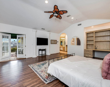 4063 Benedict Canyon Drive - Photo Thumbnail 43
