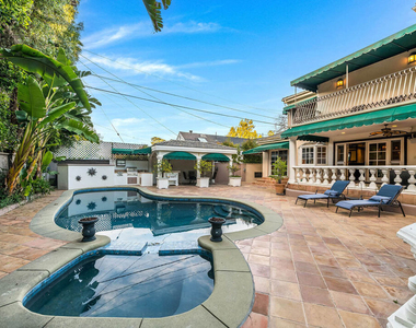 4063 Benedict Canyon Drive - Photo Thumbnail 31