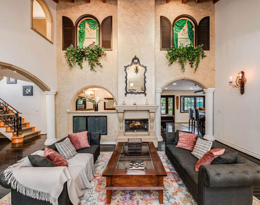 4063 Benedict Canyon Drive - Photo Thumbnail 10