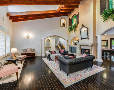 4063 Benedict Canyon Drive - Photo Thumbnail 9