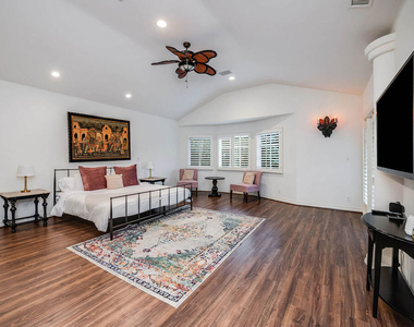 4063 Benedict Canyon Drive - Photo Thumbnail 41