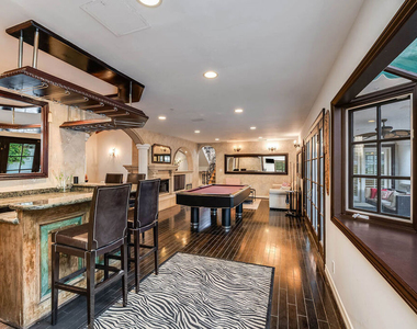 4063 Benedict Canyon Drive - Photo Thumbnail 16