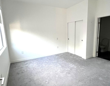 1200 N Sweetzer Avenue - Photo Thumbnail 14