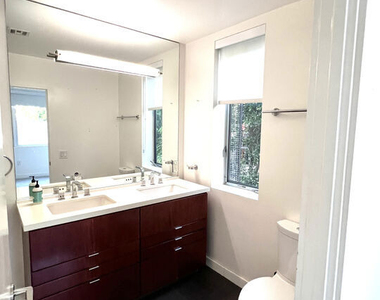 1200 N Sweetzer Avenue - Photo Thumbnail 11