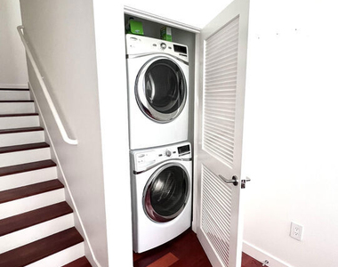 1200 N Sweetzer Avenue - Photo Thumbnail 9