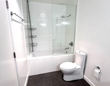 1200 N Sweetzer Avenue - Photo Thumbnail 16