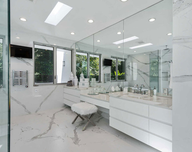 1250 Angelo Drive - Photo Thumbnail 18