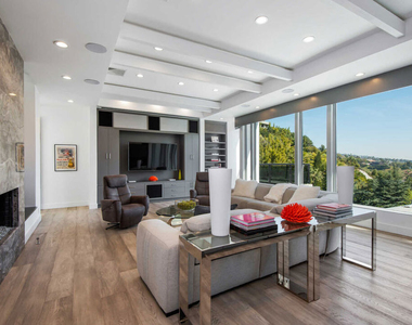 1250 Angelo Drive - Photo Thumbnail 12