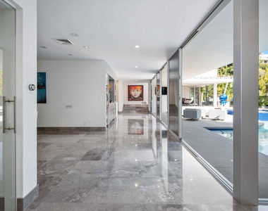 1250 Angelo Drive - Photo Thumbnail 3