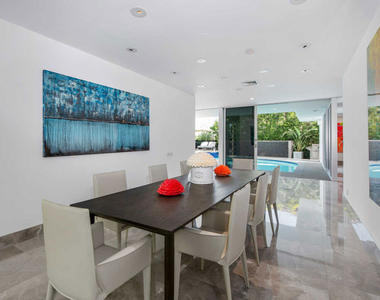 1250 Angelo Drive - Photo Thumbnail 6