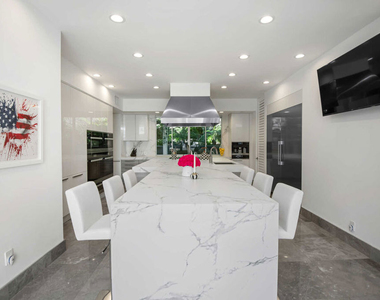 1250 Angelo Drive - Photo Thumbnail 9
