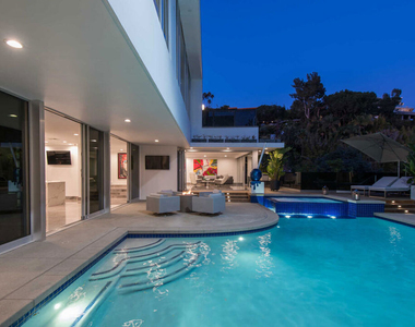 1250 Angelo Drive - Photo Thumbnail 4
