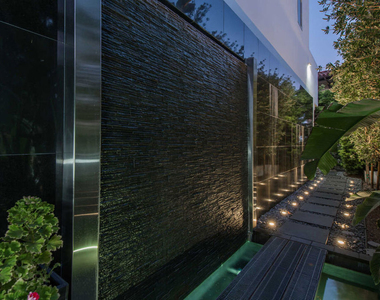 1250 Angelo Drive - Photo Thumbnail 7