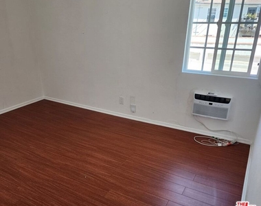 1708 S Crescent Heights Boulevard - Photo Thumbnail 25