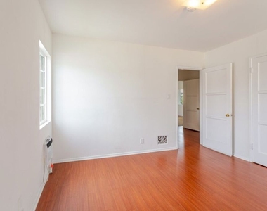 1708 S Crescent Heights Boulevard - Photo Thumbnail 15
