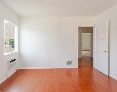 1708 S Crescent Heights Boulevard - Photo Thumbnail 14