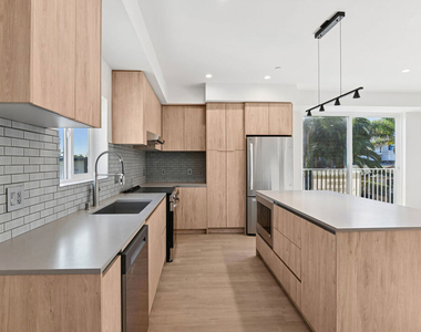 2521 S Orange Drive - Photo Thumbnail 1