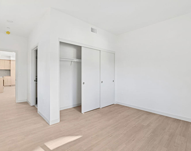 2521 S Orange Drive - Photo Thumbnail 2