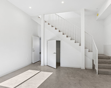 2521 S Orange Drive - Photo Thumbnail 15