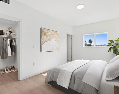 2521 S Orange Drive - Photo Thumbnail 11