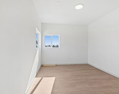 2521 S Orange Drive - Photo Thumbnail 13