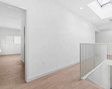 2521 S Orange Drive - Photo Thumbnail 10