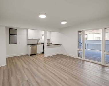 6821 E Ocean Boulevard - Photo Thumbnail 2