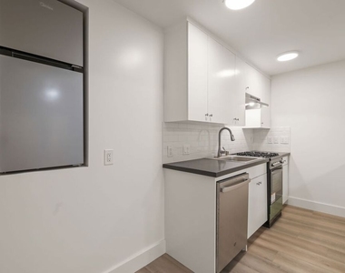 6821 E Ocean Boulevard - Photo Thumbnail 11