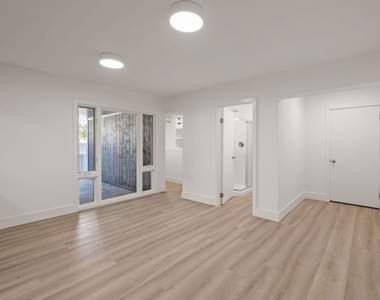 6821 E Ocean Boulevard - Photo Thumbnail 4