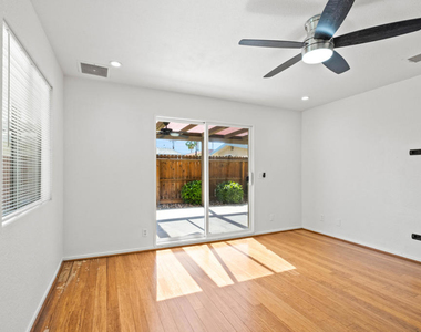 73425 San Nicholas Avenue - Photo Thumbnail 13
