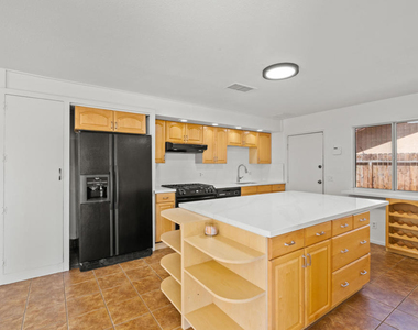 73425 San Nicholas Avenue - Photo Thumbnail 6