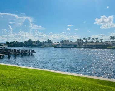 1237 Hillsboro Mile - Photo Thumbnail 89