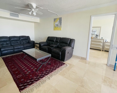 1237 Hillsboro Mile - Photo Thumbnail 2