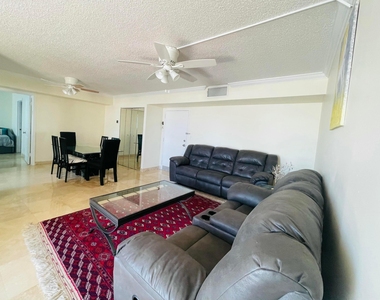 1237 Hillsboro Mile - Photo Thumbnail 4