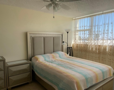 1237 Hillsboro Mile - Photo Thumbnail 8