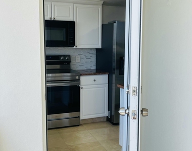 1237 Hillsboro Mile - Photo Thumbnail 49