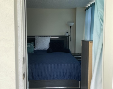 1237 Hillsboro Mile - Photo Thumbnail 32