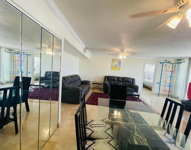 1237 Hillsboro Mile - Photo Thumbnail 22