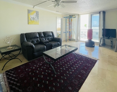 1237 Hillsboro Mile - Photo Thumbnail 3