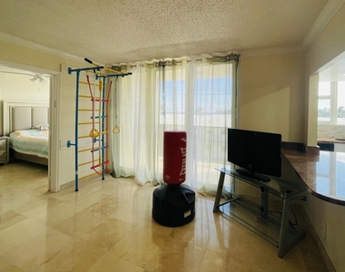 1237 Hillsboro Mile - Photo Thumbnail 57
