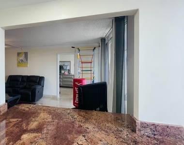 1237 Hillsboro Mile - Photo Thumbnail 51