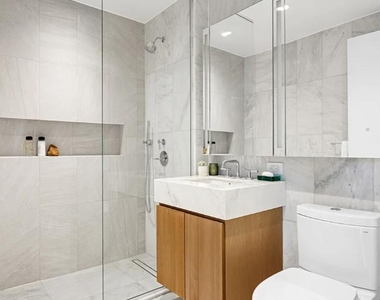 300 West 30th Street - Photo Thumbnail 4