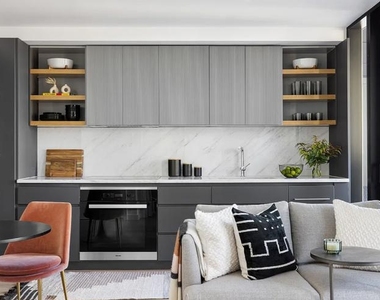 300 West 30th Street - Photo Thumbnail 2